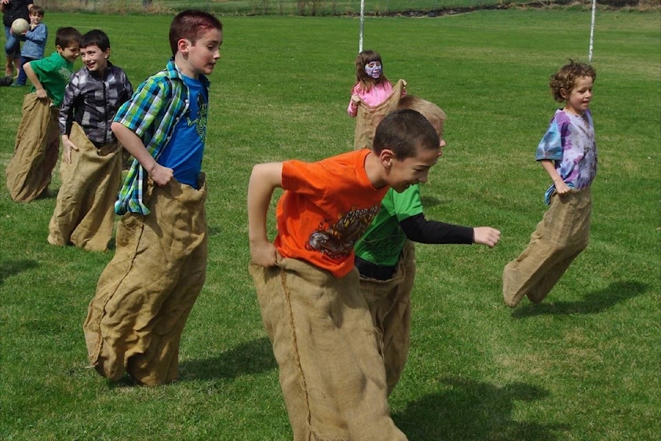 11065012_web1_180319-ACC-M-SB-Easter-Egg-hunt