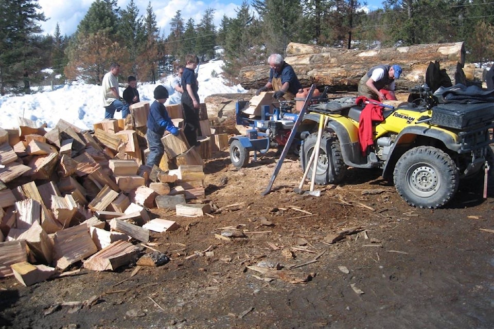 11182192_web1_180328-ACC-M-Loon-Lake-volunteers-1