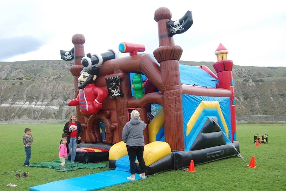 12060184_web1_180529-ACC-M-Fun-fair