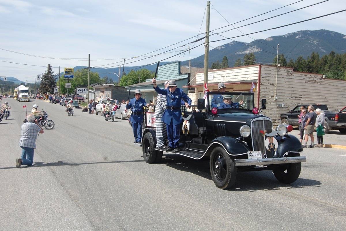 12065193_web1_180529-ACC-M-Clinton-parade-Keystone-Kops