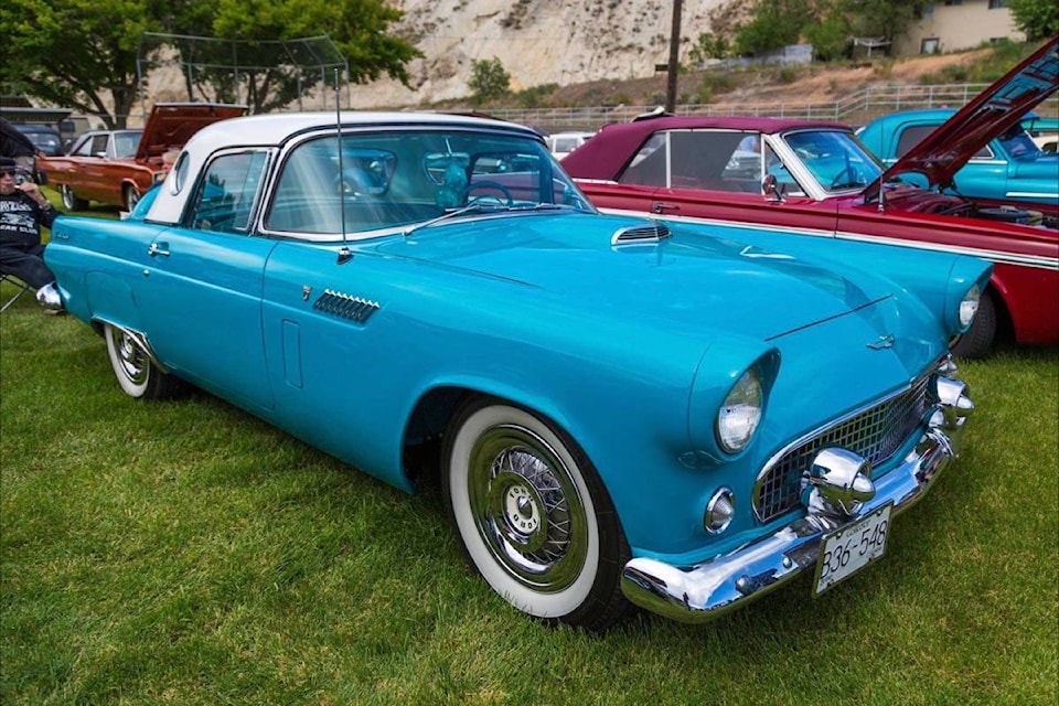 12357613_web1_180619-ACC-M-People-s-choice-runner-up-1956-Ford-Thunderbird-Marty-and-Jane-Mahovlich-Deka-Lake