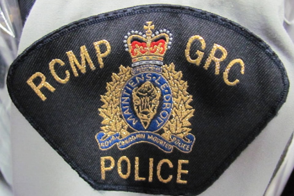 12882300_web1_rcmp-logo-badge-shoulder