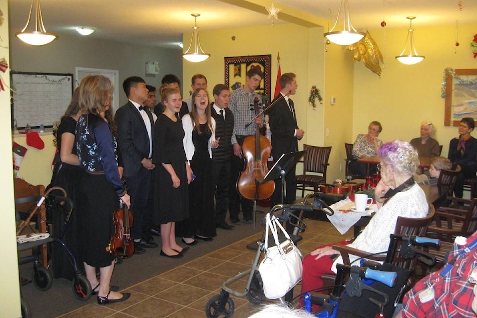 14625494_web1_181204-ACC-M-Thompson-View-concert-group