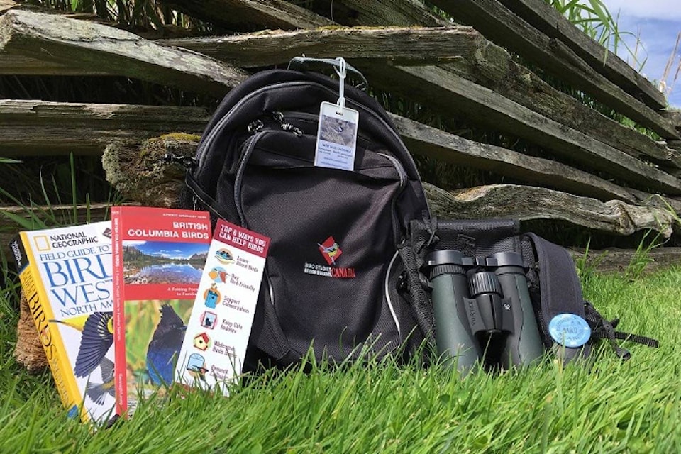 15694457_web1_190227-ACC-M-Birding-backpack