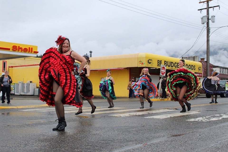 17015670_web1_190527-ACC-M-Clinton-parade-Mill-Girl-Follies-RN
