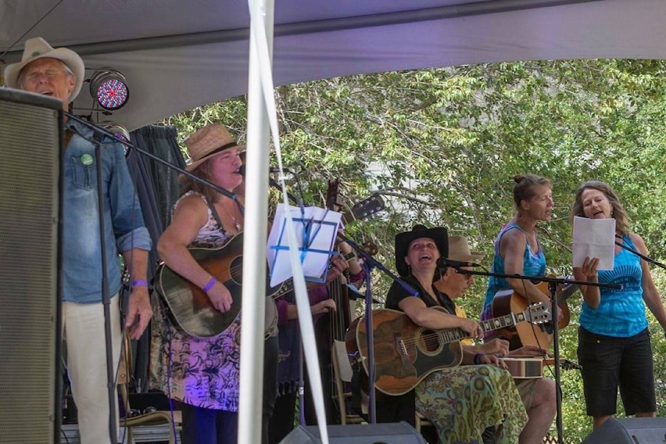 18252716_web1_190827-ACC-M-DD-Local-singers