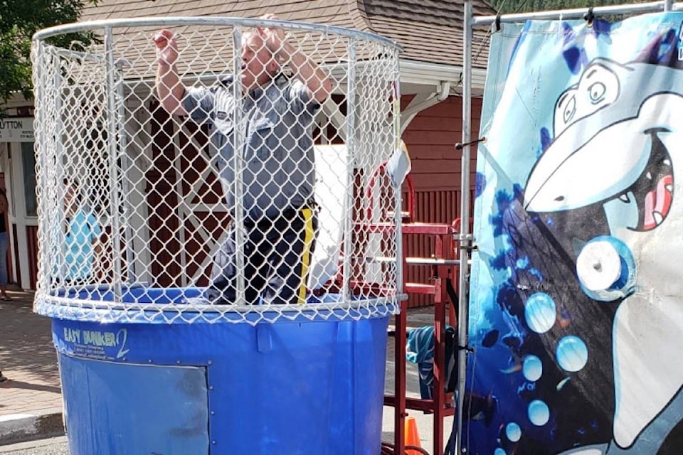 18494275_web1_190917-ACC-M-dunk-tank