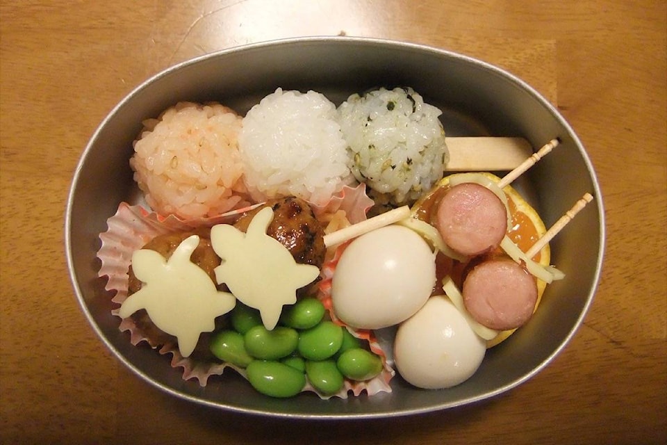 19130964_web1_191029-ACC-M-Bento-box