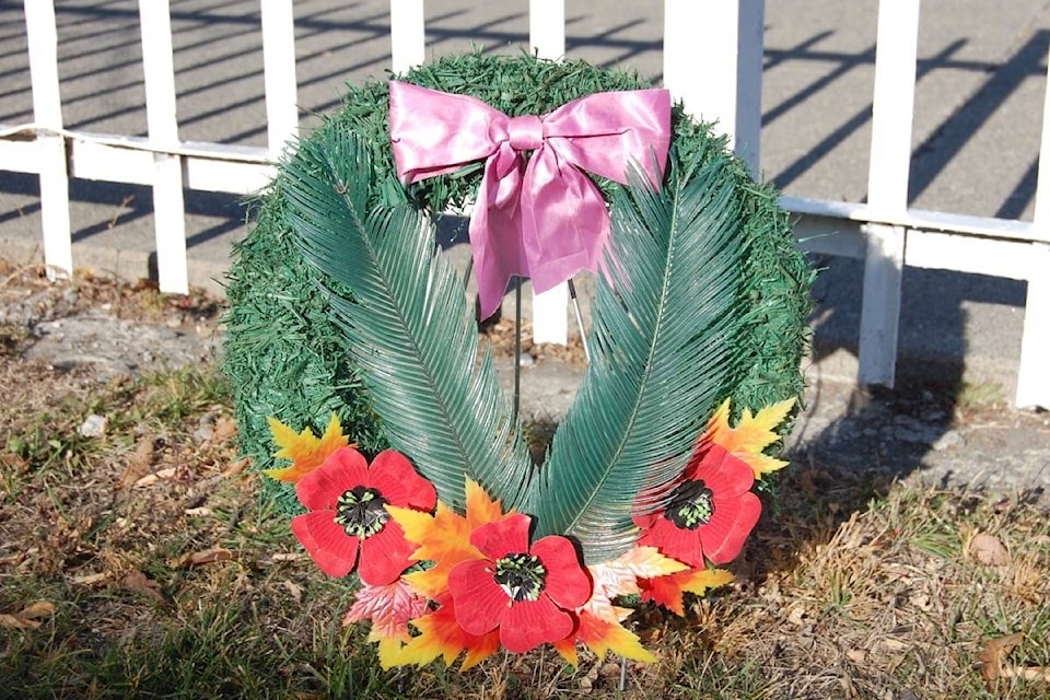 19102547_web1_191105-ACC-M-Wreath