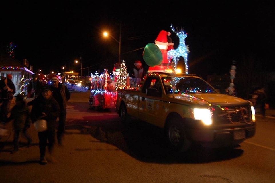 19441328_web1_191119-ACC-M-Santa-parade
