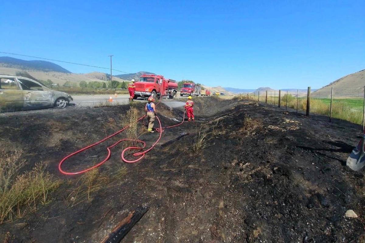 19905208_web1_191222-ACC-M-Car-fire-1-2