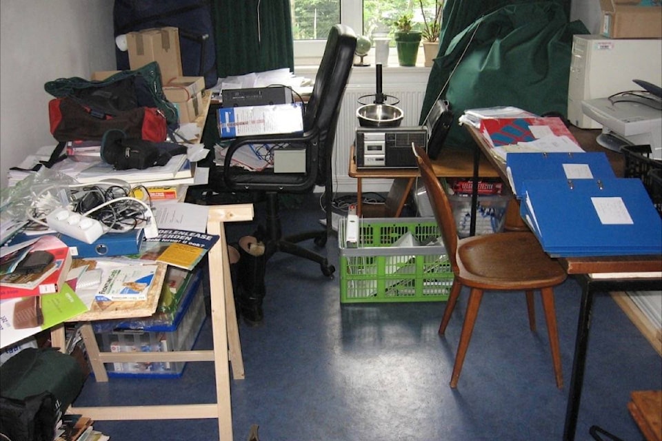 20106801_web1_200114-ACC-M-Clutter-in-house