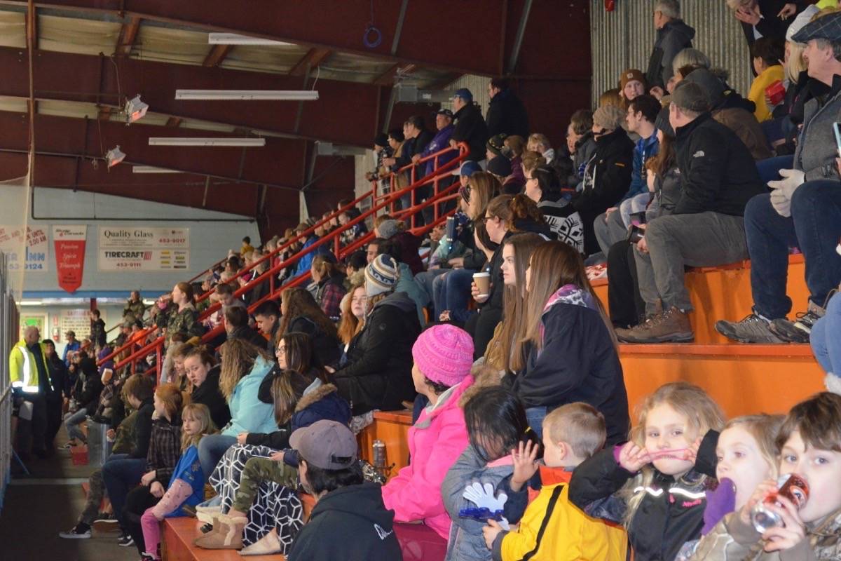 20133324_web1_200114-ACC-M-Hockey-crowd-Roden