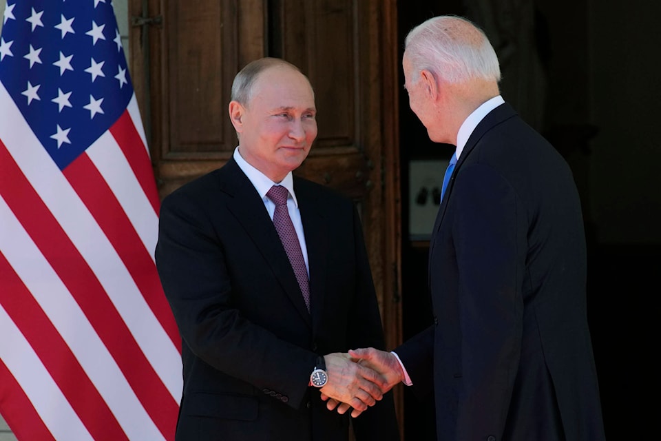 25530192_web1_210616-CPW-Biden-Putin-summit-Shake_1