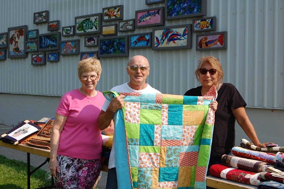 26159247_web1_211007-ACC-Quilts-for-evacuees-LyttonQuilt_1
