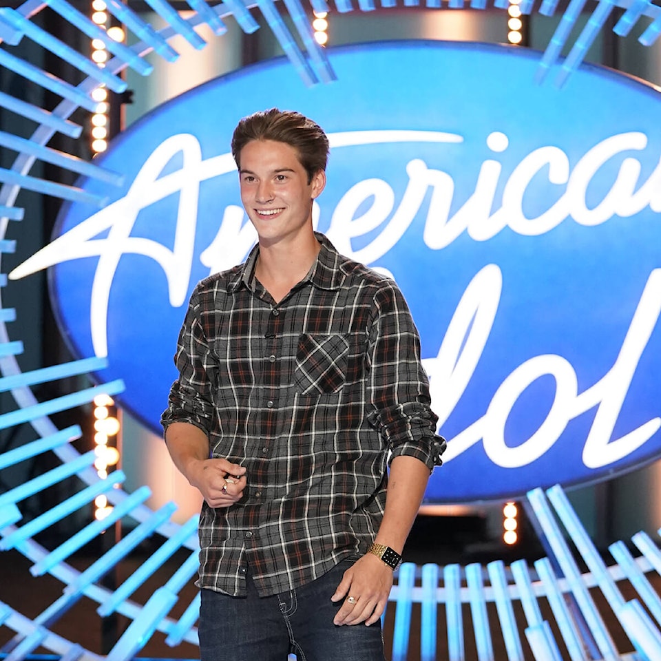 28553373_web1_220330-NBU-american-idol-whitcomb-1_2