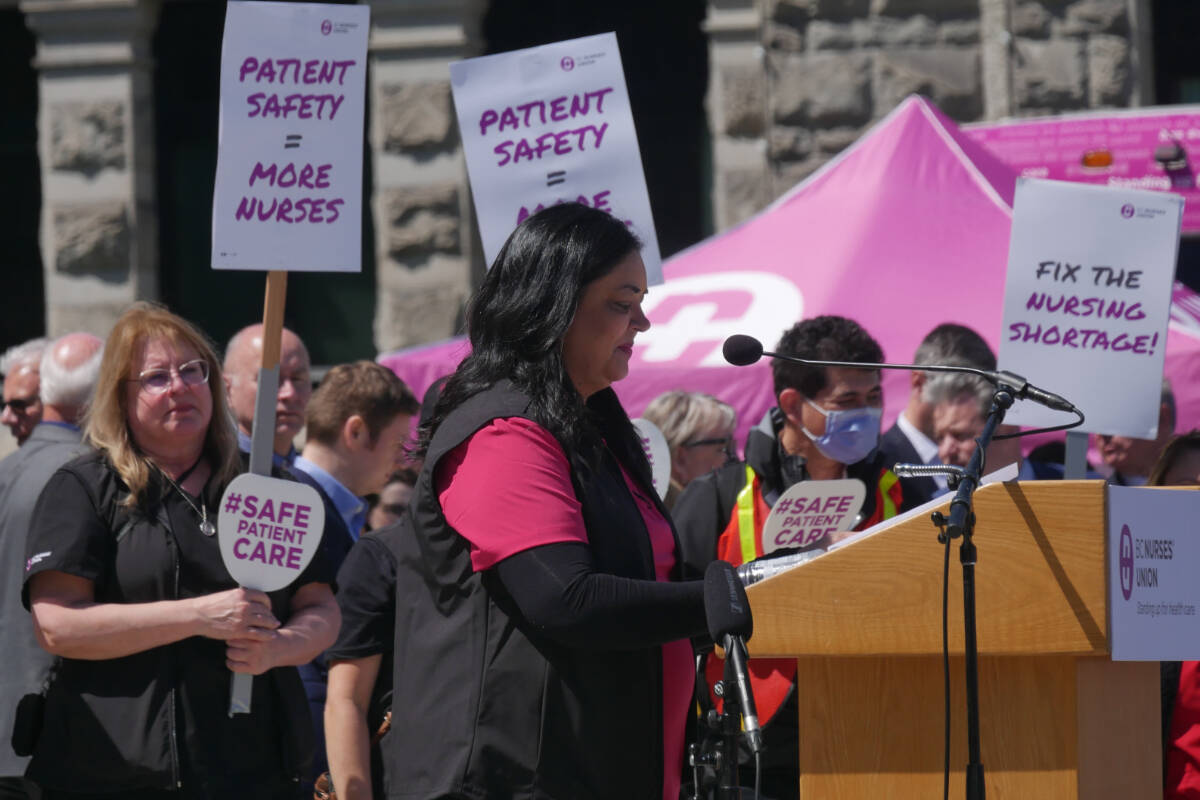 29090458_web1_220510-VNE-BCNU-Rally-Protesters_4