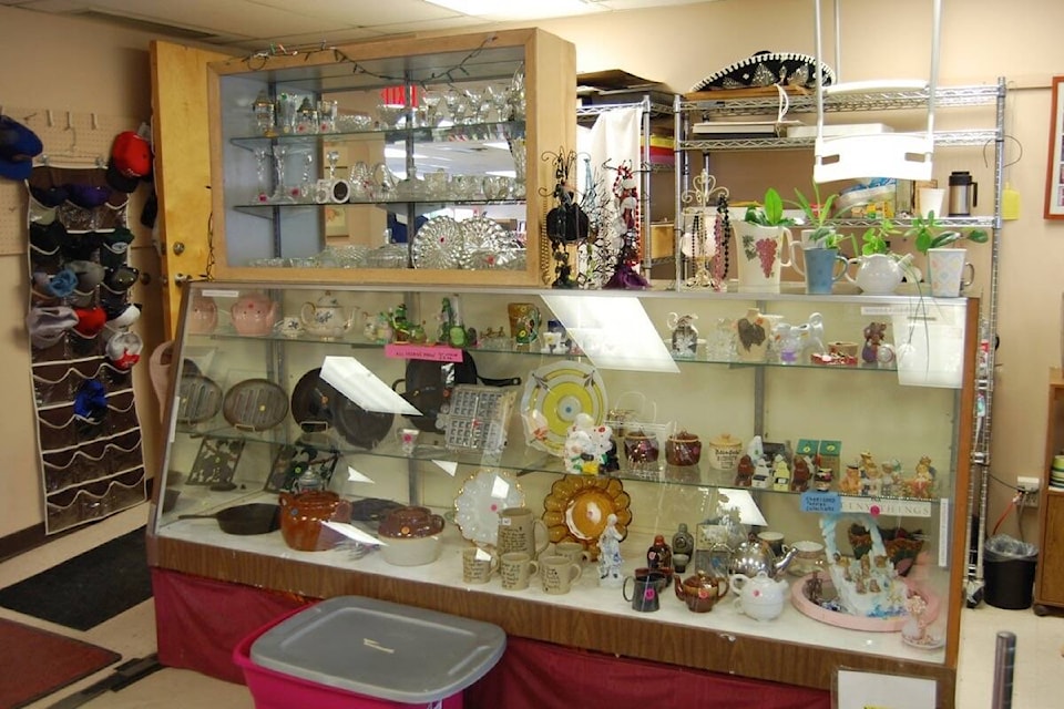 29631459_web1_220707-ACC-Hospital-auxiliary-store-ThriftStore_2