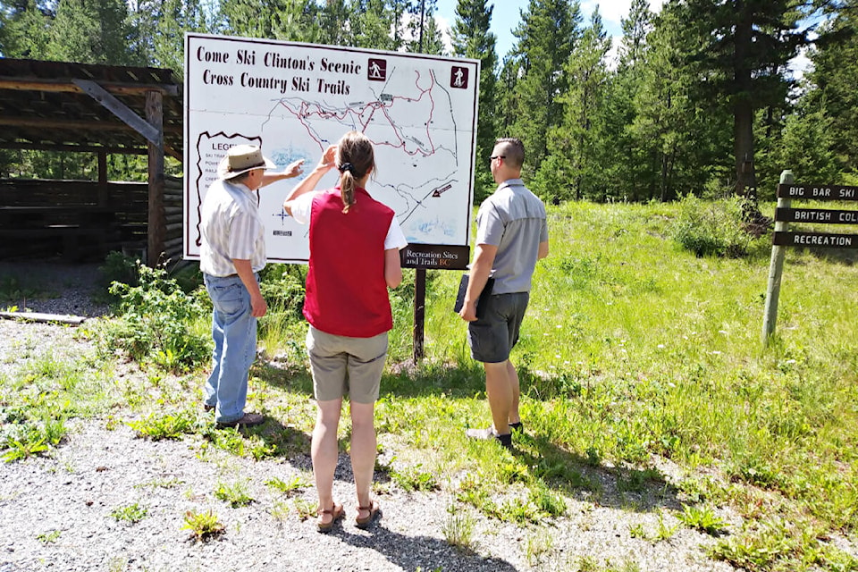 (from l) Andy May and Communities in Bloom judges Floortje Molenaar and Dustin de Jongh had a look at some of the regional trails and facilities during their recent visit to Clinton. (Photo credit: Yvette May)