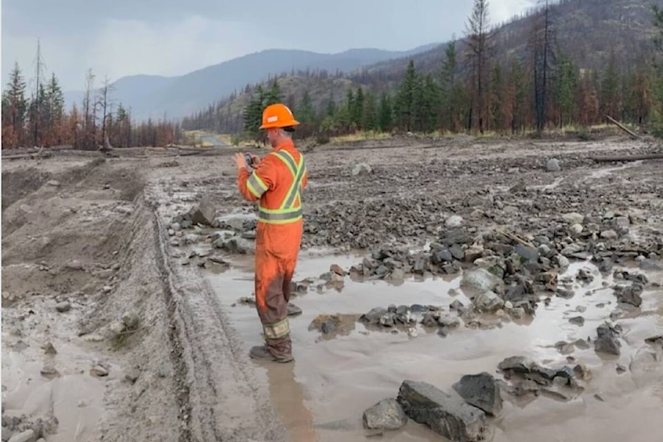 30177210_web1_220825-BPD-HWY8-mudslide_1