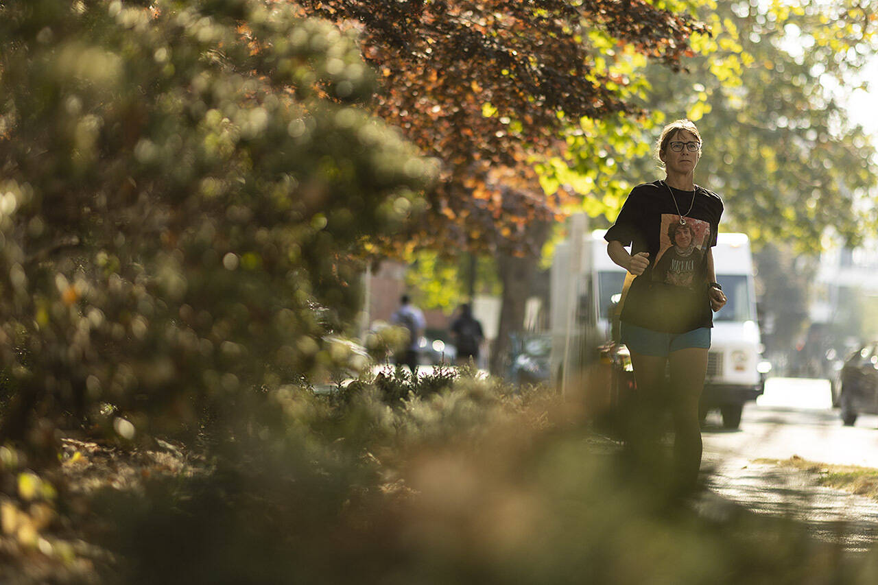 Jessica Michalofsky runs along Blanshard Street in front of the Ministry of Health building in Victoria. Photo: Arnold Lim/Black Press Media