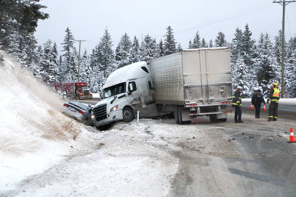 31307916_web1_221215-OMH-Highway-Accident_1