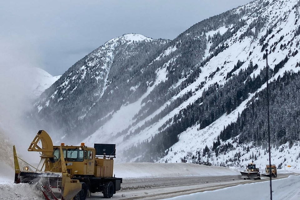 32036320_web1_230308-PWN-Highway5Closed-Highway5_1