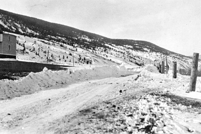 32469050_web1_230427-ACC-Journal-archives-CaribooRoad_1