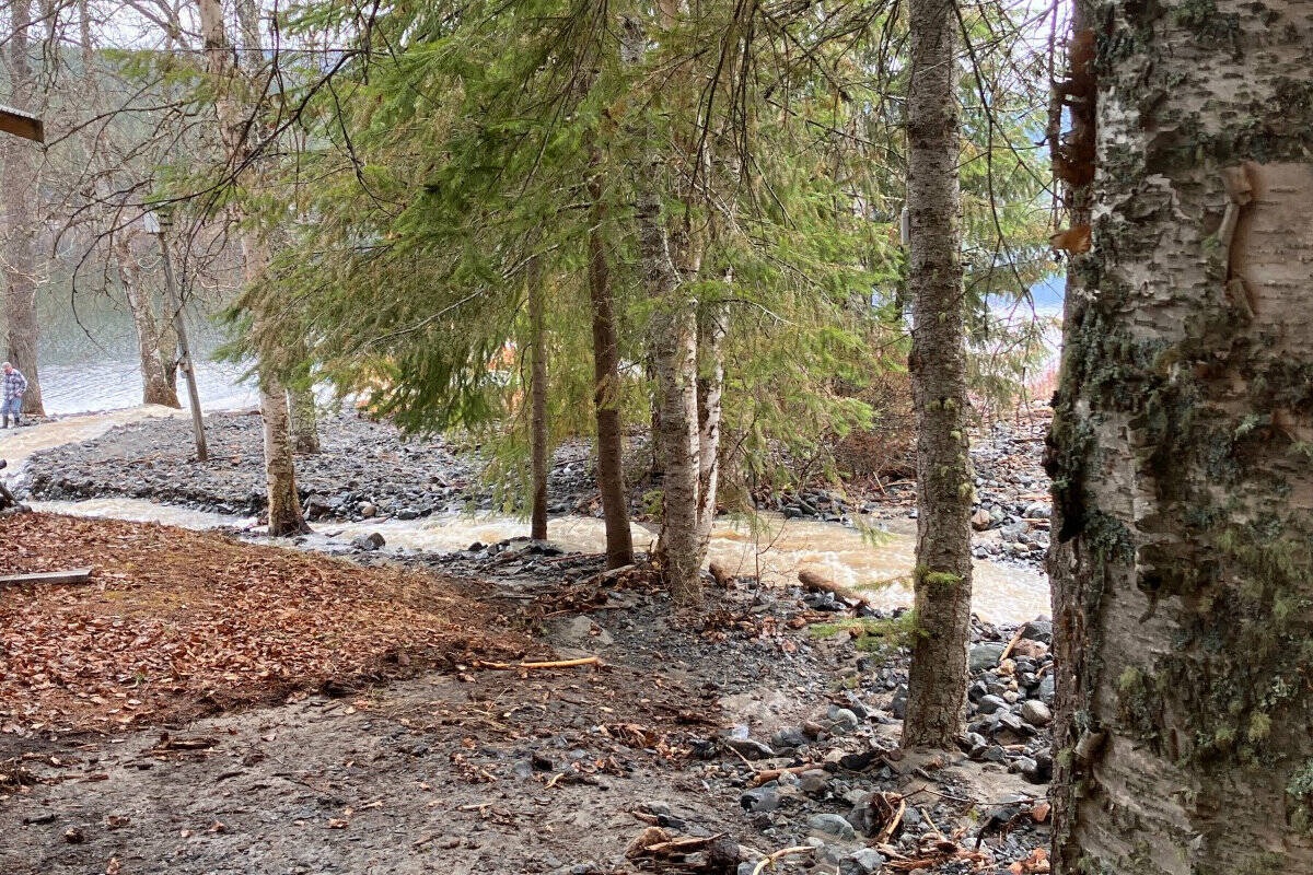 32574317_web1_230504-OMH-Flooding-South-Canim-_11
