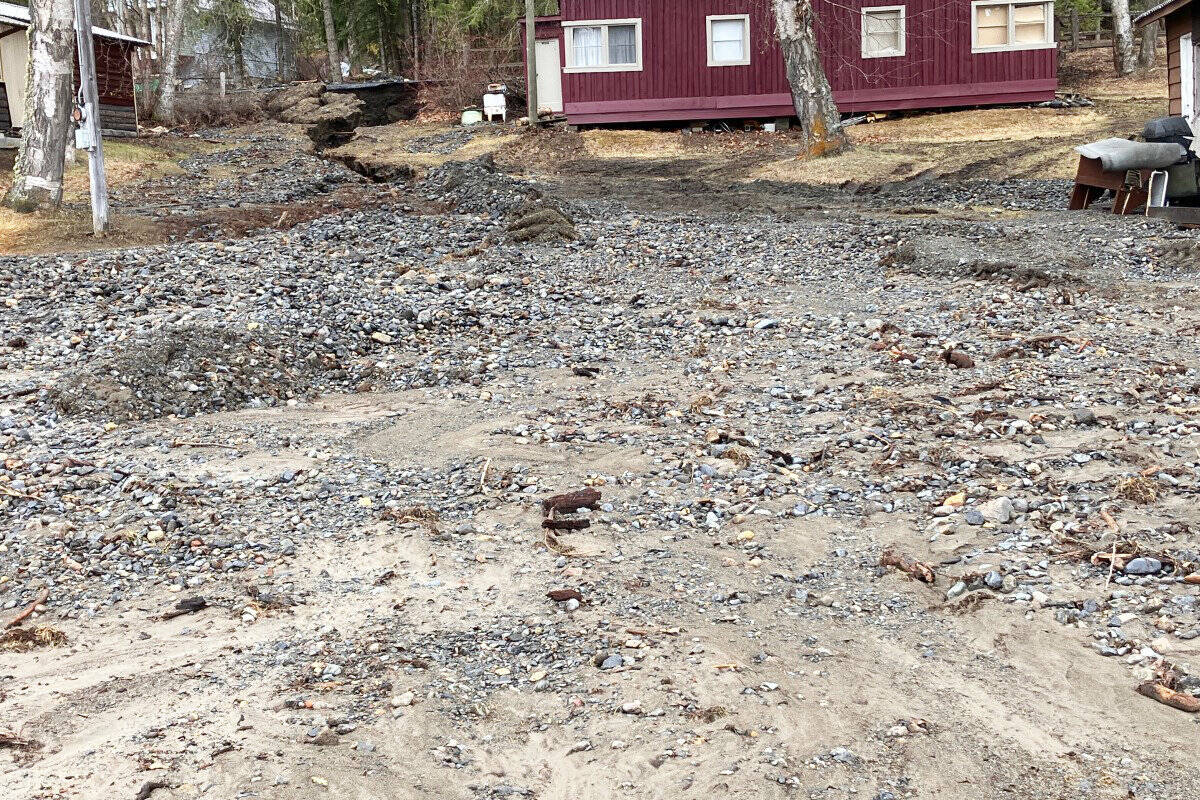 32574317_web1_230504-OMH-Flooding-South-Canim-_12