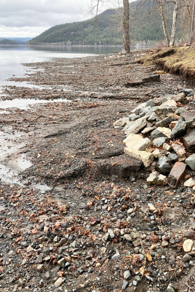 32574317_web1_230504-OMH-Flooding-South-Canim-_13