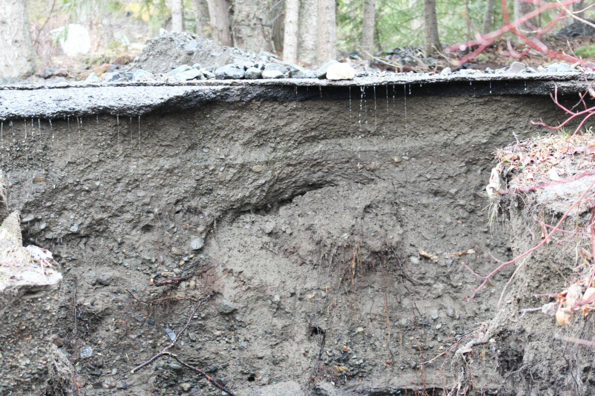 32574317_web1_230504-OMH-Flooding-South-Canim-_3