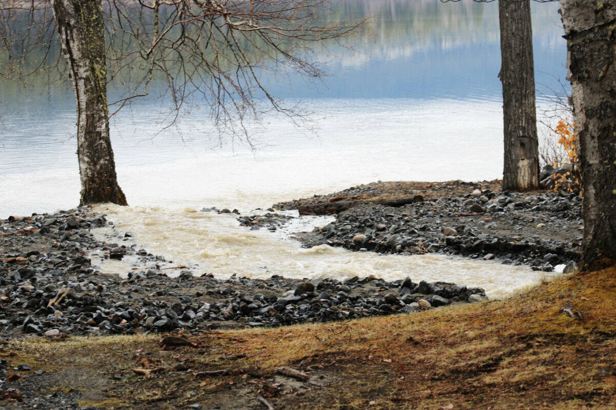 32574317_web1_230504-OMH-Flooding-South-Canim-_4