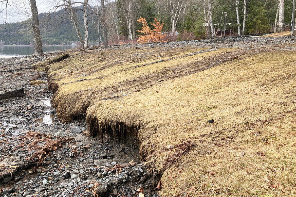 32574317_web1_230504-OMH-Flooding-South-Canim-_9