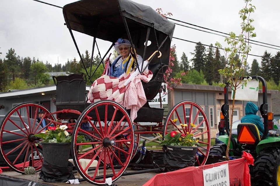 32575820_web1_190709-ACC-M-Clinton-parade-seniors-1-RN