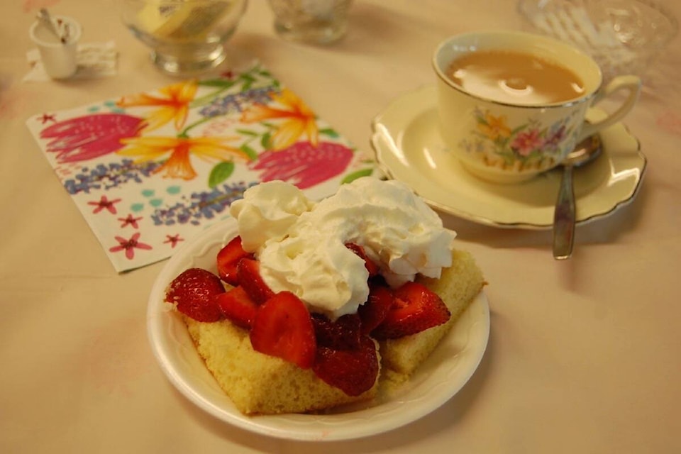 32579757_web1_190702-ACC-M-Strawberry-tea
