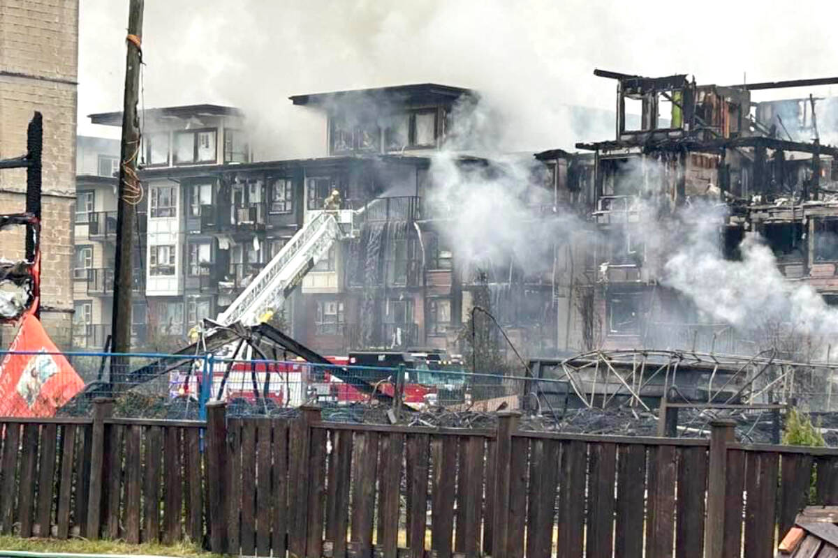 32986161_web1_230610-MRN-BT-HelpingFireVictims-Linsay_1