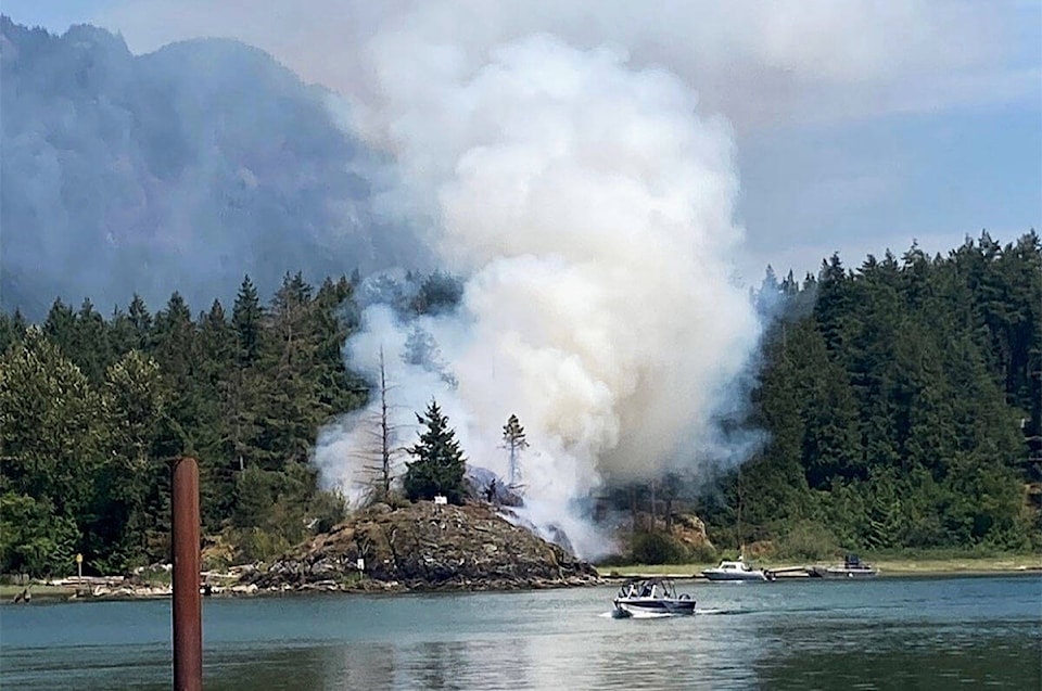 33331801_web1_230717-MRN-NC-Grant-Narrows-fire-pic_1