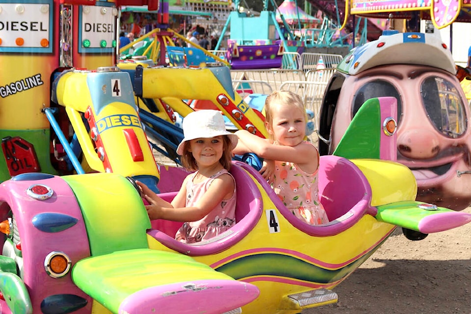 33687801_web1_220901-VMS-IPE-rides_3