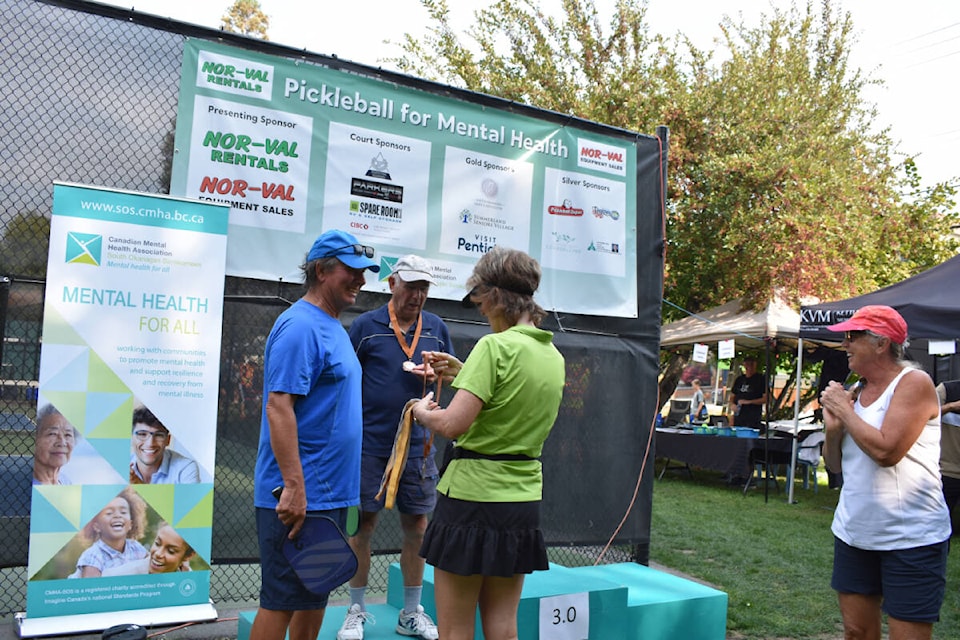 Leah Schulting, executive director of the South Okanagan Canadian Mental Health Association hands out medals at the Penticton Pickleball for Mental Health on Sunday. (Monique Tamminga Western News)