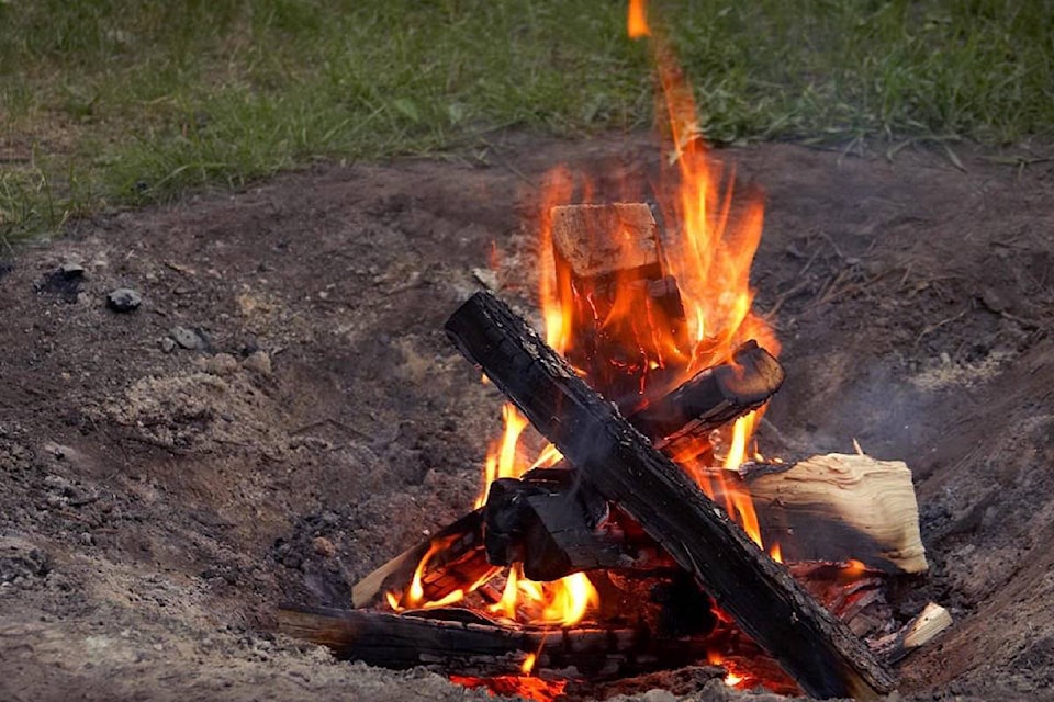 34029226_web1_campfire-ban
