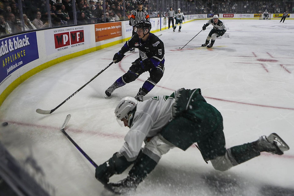 34061083_web1_L3--230923-EDH-Silvertips-fs