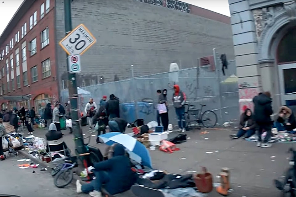 34071706_web1_231005-ACC-Editors-desk-DTES_1