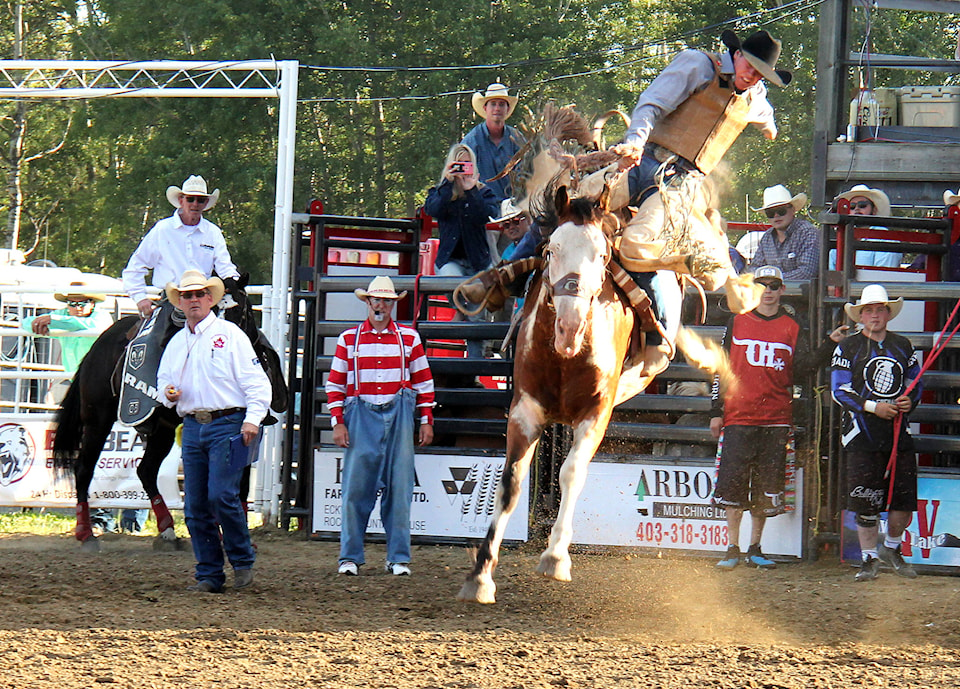 12664728_web1_JakeBurwash_NoviceSAddleBronc2