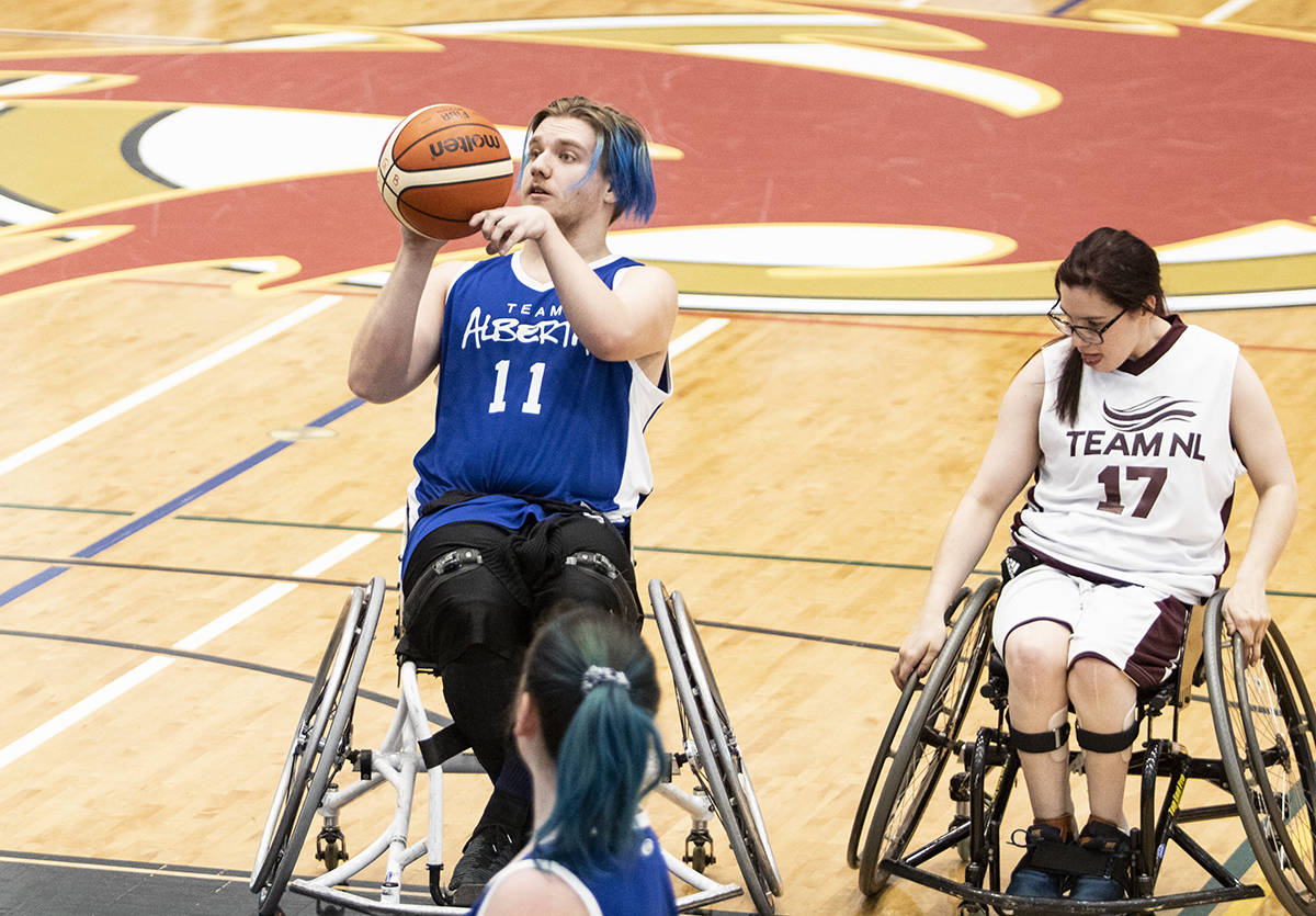 15596319_web1_wheelchairbball2