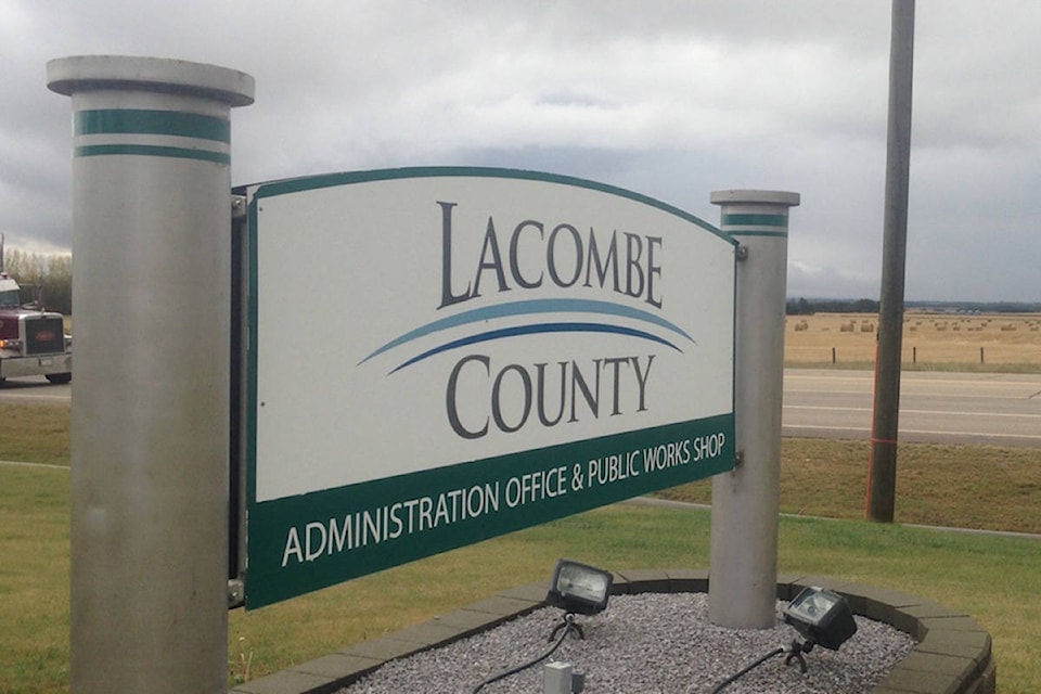 21065327_web1_Lacombe-County-sign-2
