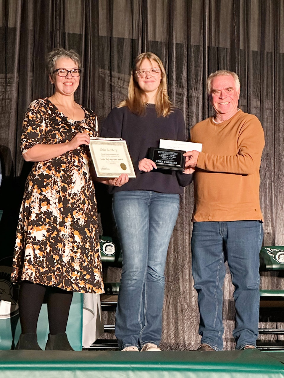 34485476_web1_231115-BAS-BRSD-Celebrates_2