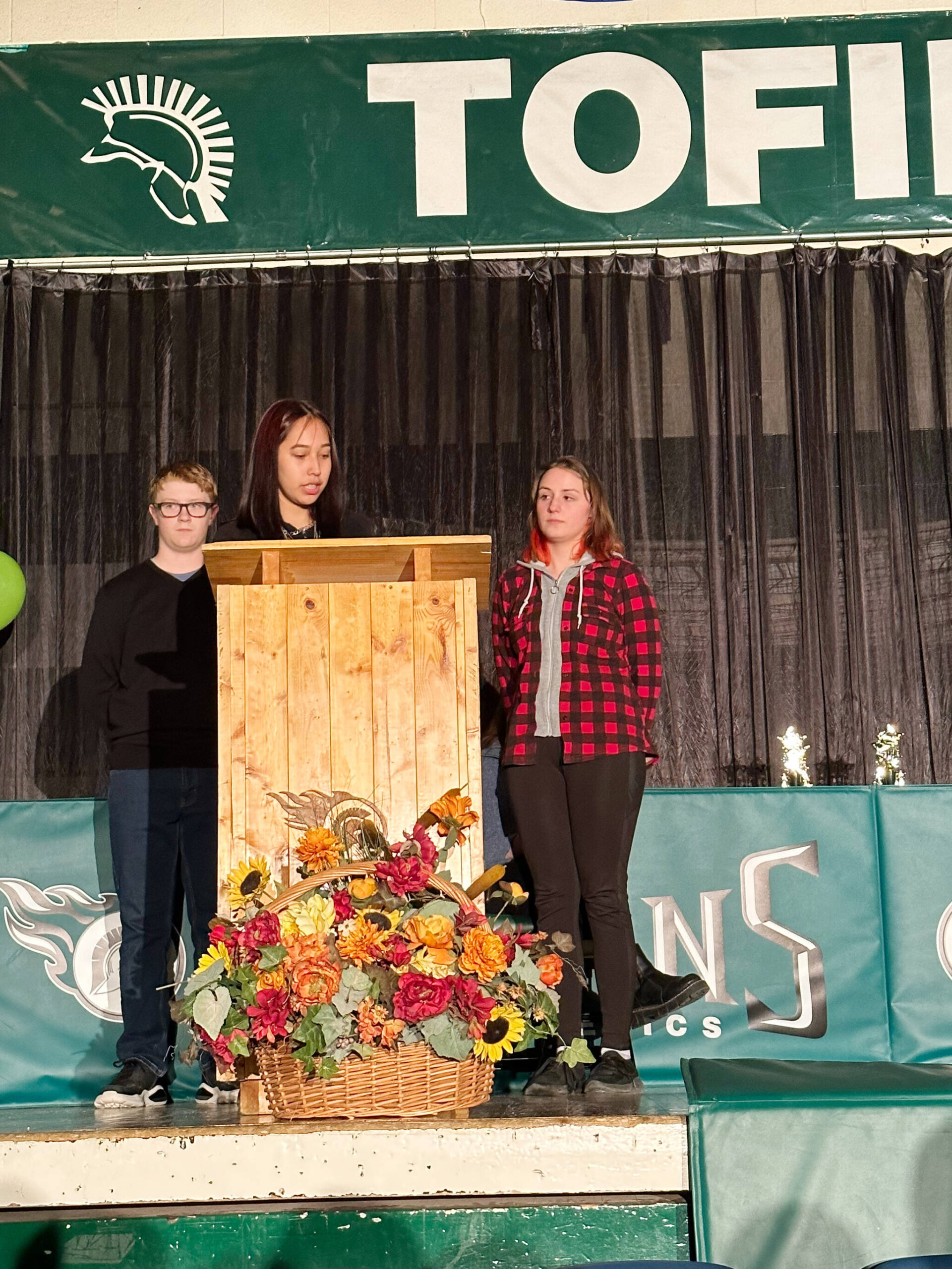 34485476_web1_231115-BAS-BRSD-Celebrates_3