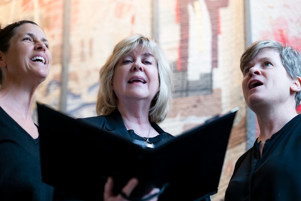 choirs-230523_liacrowe_choirtrio_005