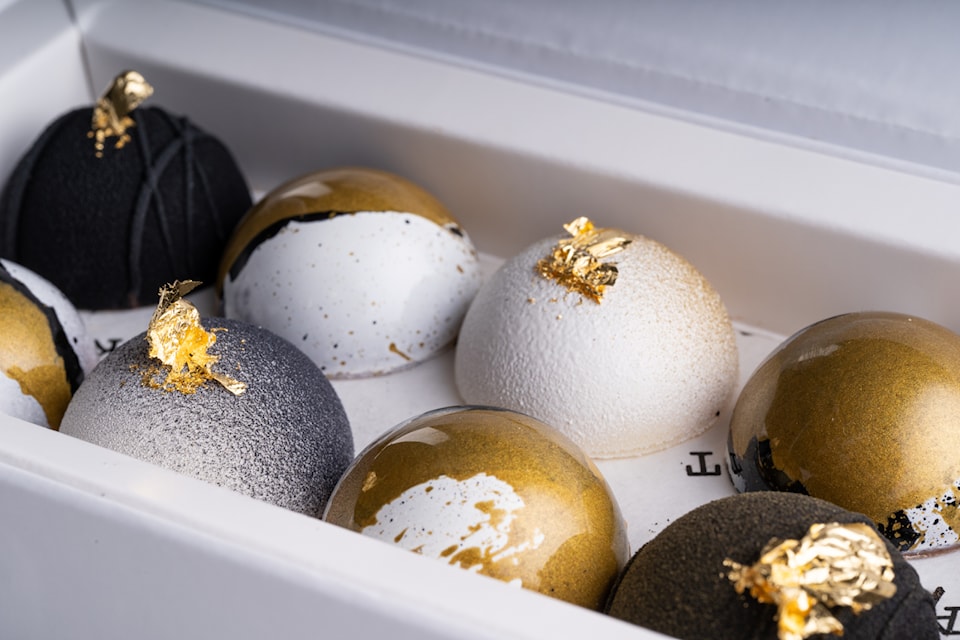 2020-karat-christmas-16